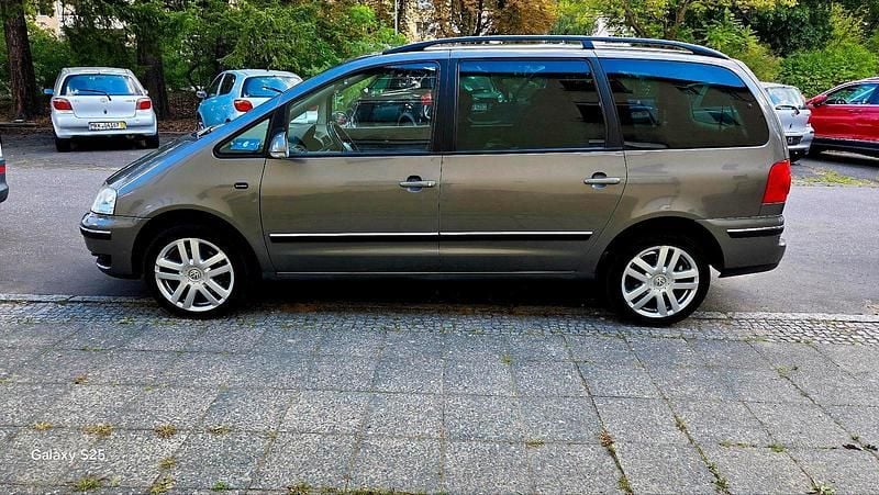 Grau Gebraucht 2007 VW Sharan Van / Kleinbus | 4.200 € (Guter Preis) - Bild 1/4