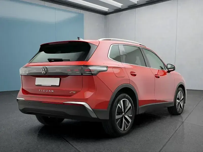 Gebraucht VW Tiguan 150 PS (110 kW) 2024 Rot SUV
