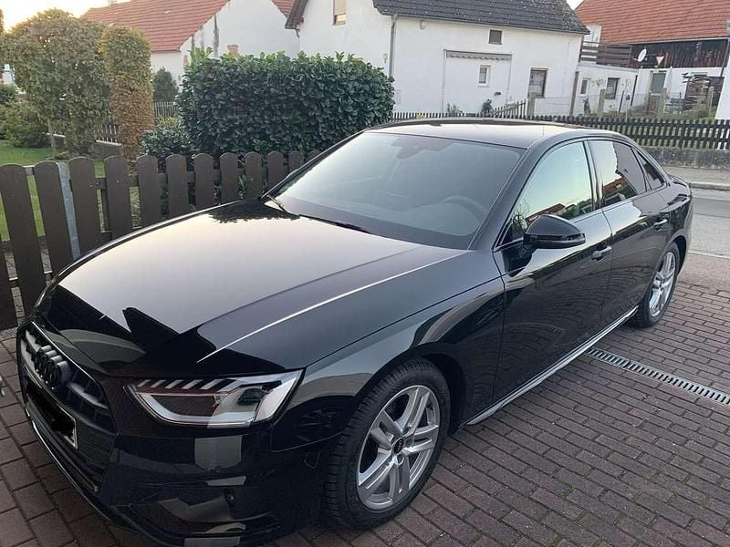 Schwarz Gebraucht 2022 Audi A4 Advanced Limousine | 31.500 € (Etwas zu teuer) - Bild 1/4