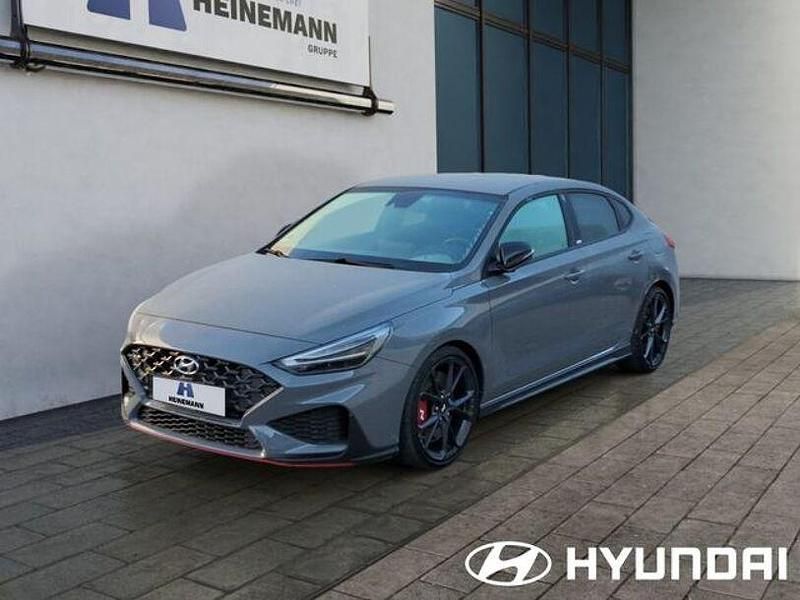Shadow grey / sol Gebraucht 2021 Hyundai i30 N Performance Limousine | 26.950 € (Fairer Preis) - Bild 1/4