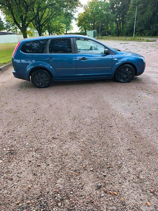 Blau Gebraucht 2007 Ford Focus Kombi | 800 € (Superpreis) - Bild 1/4