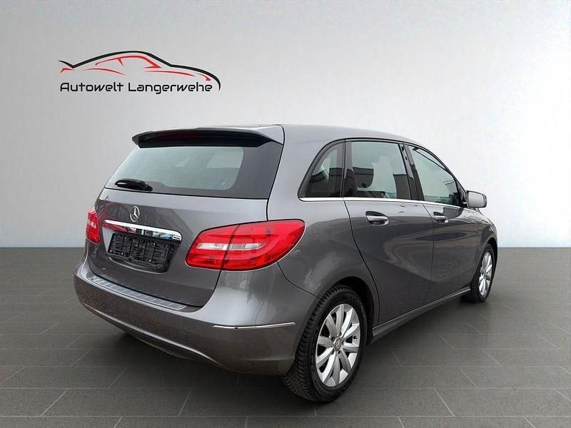 Gebraucht Mercedes B180 122 PS (89 kW) 2013 Grau Van / Kleinbus