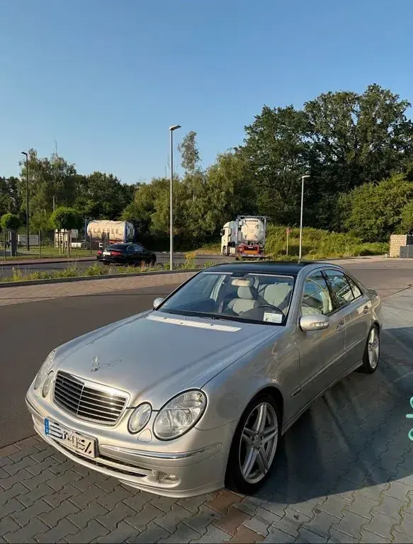 Gebraucht Mercedes E270 Avantgarde 177 PS (130 kW) 2003 Silber Limousine