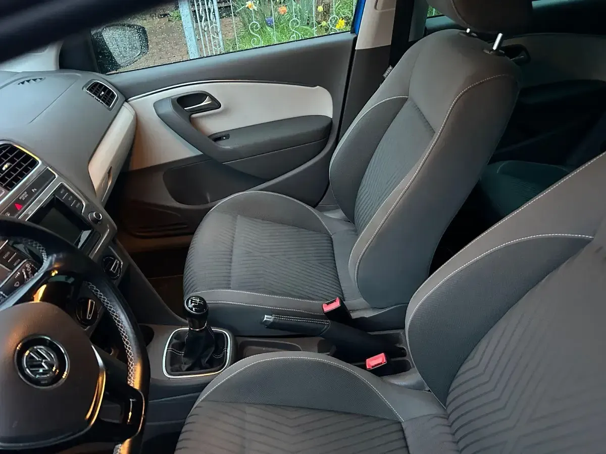 Gebraucht VW Polo 90 PS (66 kW) 2015 Blau Limousine