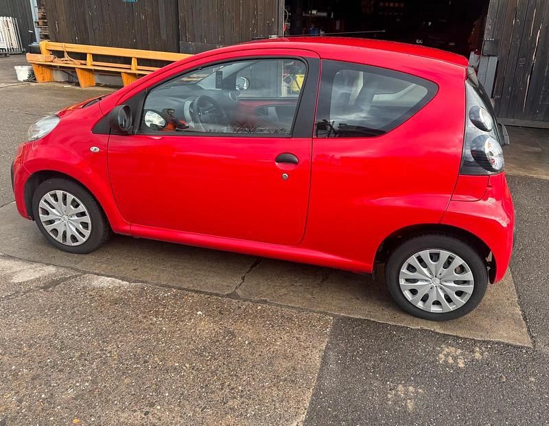 Gebraucht Citroën C1 58 PS (42 kW) 2012 Rot Kleinwagen