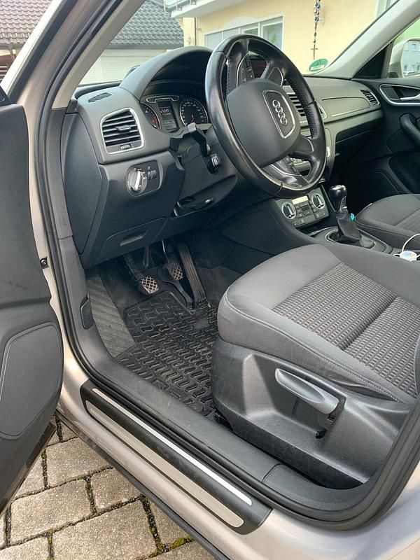 Gebraucht Audi Q3 140 PS (102 kW) 2012 Gold SUV