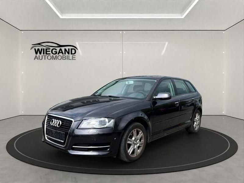 Grau Gebraucht 2011 Audi A3 Attraction Limousine | 10.989 € (Teuer) - Bild 1/4