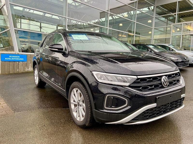Schwarz Gebraucht 2024 VW T-Roc Life SUV | 31.825 € (Etwas zu teuer) - Bild 1/4