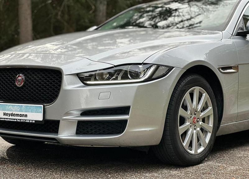 Gebraucht Jaguar XE Portfolio 179 PS (131 kW) 2016 Silber Limousine