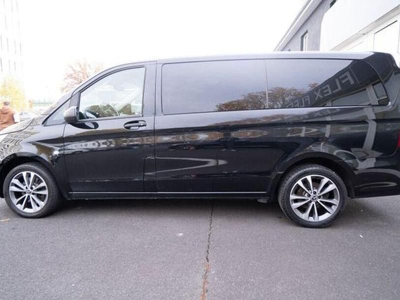 Gebraucht Mercedes Vito 190 PS (139 kW) 2020 Obsidianschwarz metallic Van