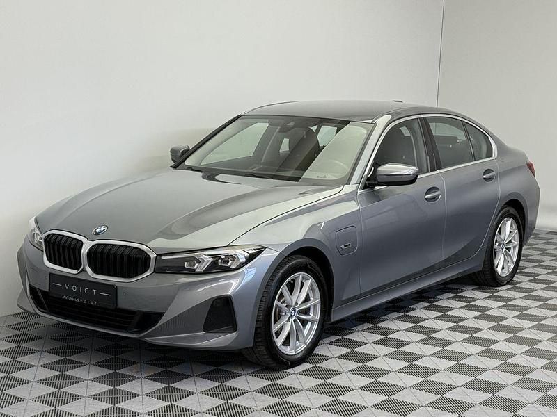 Gebraucht BMW 320e 163 PS (119 kW) 2022 Grau Limousine