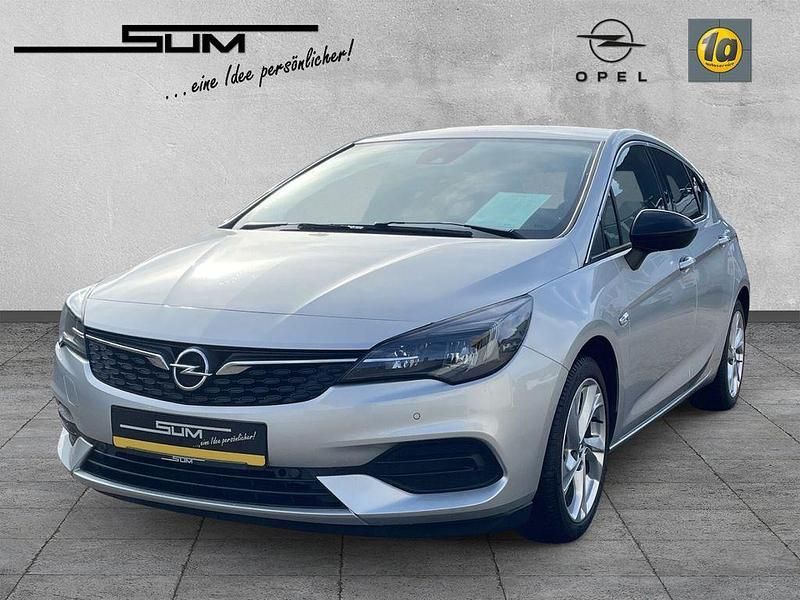 Silber Gebraucht 2021 Opel Astra Elegance Limousine | 17.990 € (Etwas zu teuer) - Bild 1/4