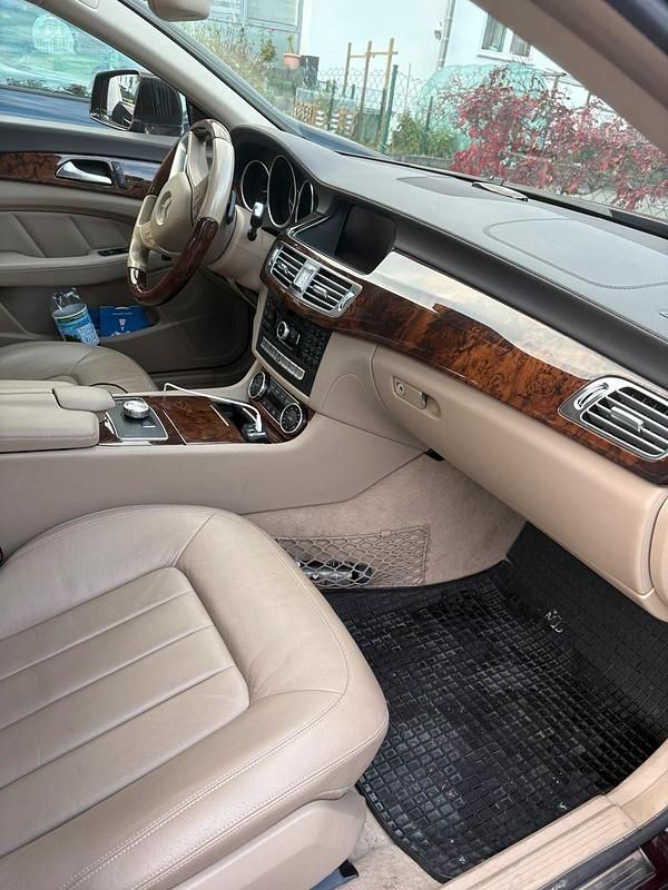 Gebraucht Mercedes CLS350 308 PS (226 kW) 2011 Rot Coupé