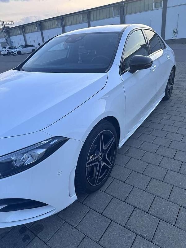 Gebraucht Mercedes A200 AMG line 163 PS (119 kW) 2021 Weiß Limousine