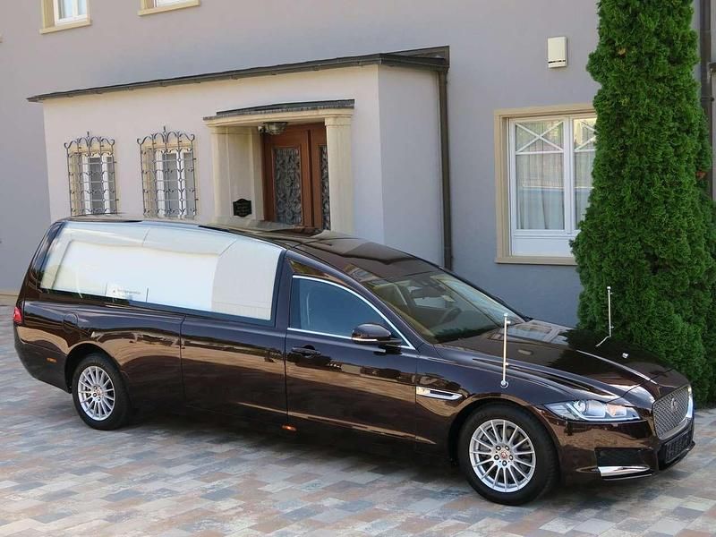 Caviarredmetallic Gebraucht 2018 Jaguar XF Limousine | 81.900 € - Bild 1/4