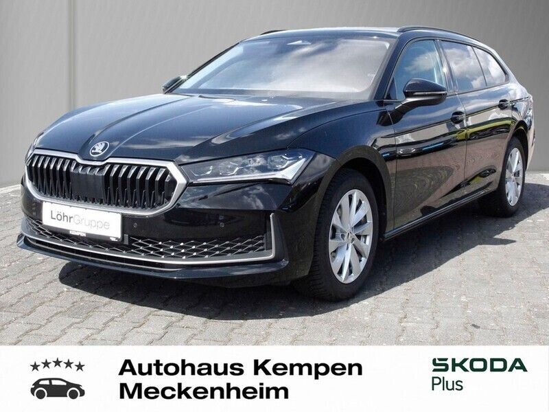 Ebony schwarz metallic met. Gebraucht 2024 Skoda Superb Selection Kombi | 32.940 € (Guter Preis) - Bild 1/4