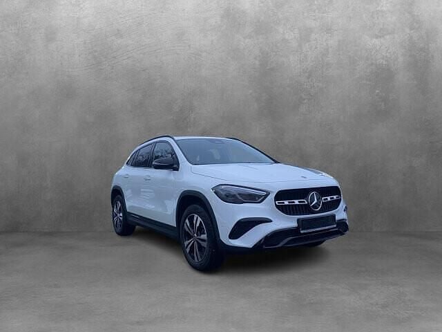 Gebraucht Mercedes GLA180 Progressive 136 PS (100 kW) 2024 Weiß SUV