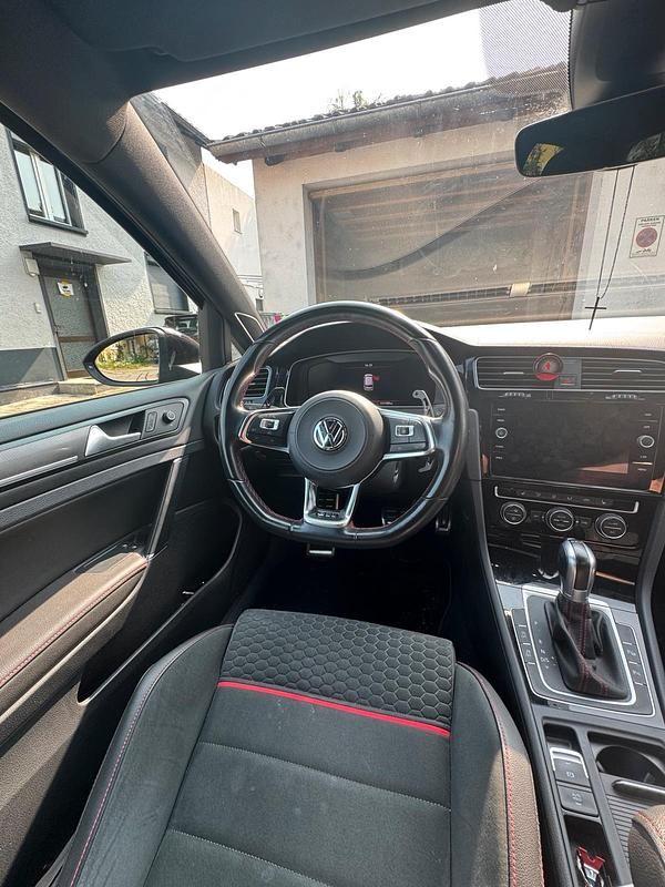 Andere farben Gebraucht 2018 VW Golf VII GTI Kleinwagen | 21.500 € (Superpreis) - Bild 1/4