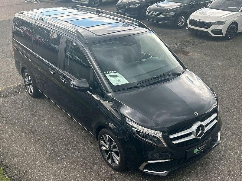 Schwarz Gebraucht 2019 Mercedes V300 Avantgarde Edition Van / Kleinbus | 44.900 € - Bild 1/4