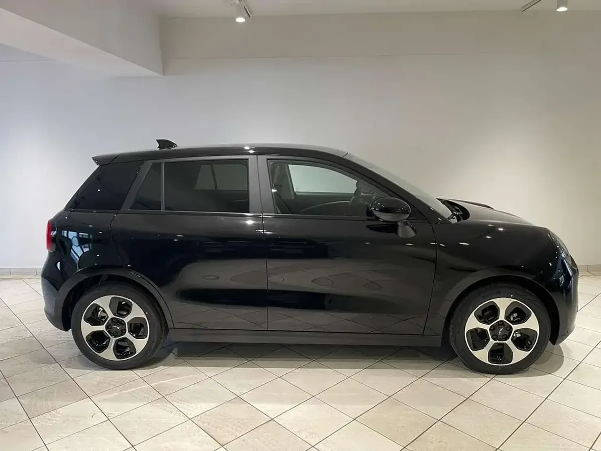 Neu JAC E30X 100 kW (136 PS) 2026 Schwarz Kleinwagen