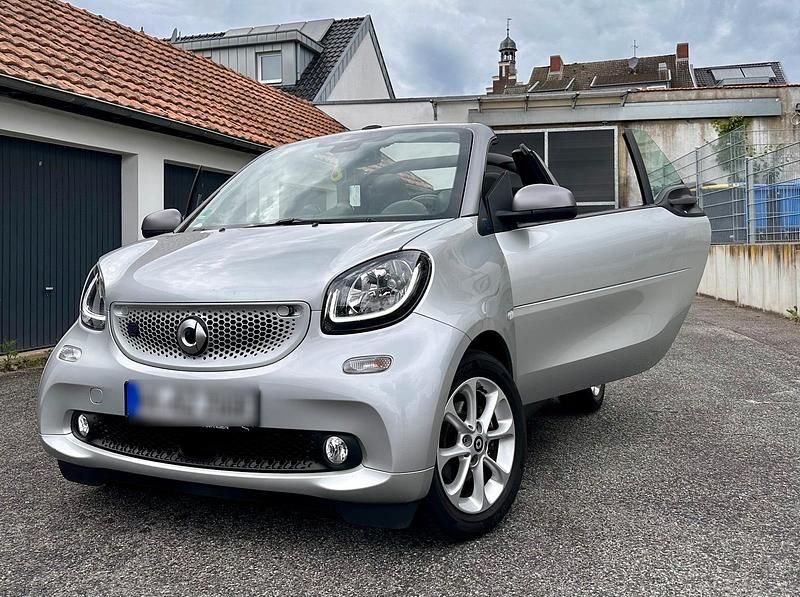 Grau Gebraucht 2019 Smart ForTwo Electric Drive Cabrio | 8.200 € (Fairer Preis) - Bild 1/4