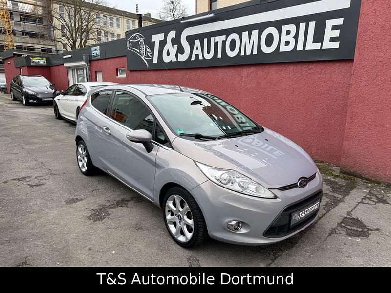 Silber Gebraucht 2011 Ford Fiesta Titanium Kleinwagen | 4.499 € (Etwas zu teuer) - Bild 1/4