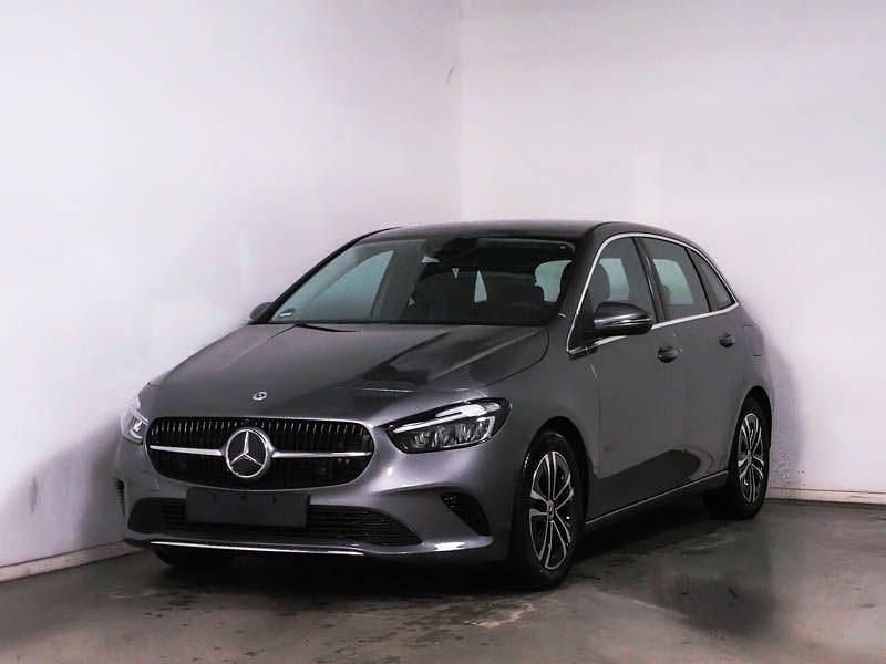 Metalliclack mountaingrau Gebraucht 2024 Mercedes B180 Van / Kleinbus | 32.980 € (Fairer Preis) - Bild 1/4