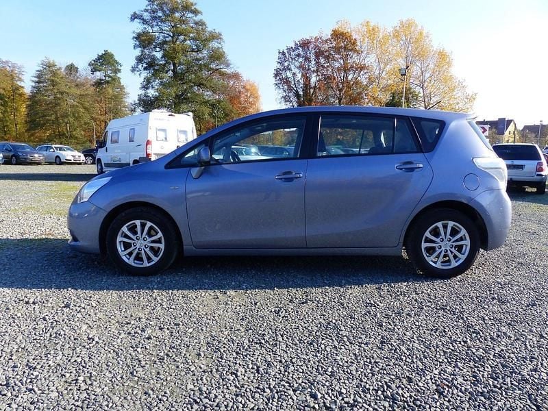 Gebraucht Toyota Verso Edition 147 PS (108 kW) 2011 Blau Van / Kleinbus