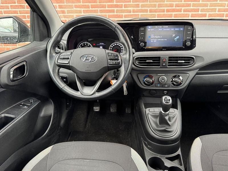 Gebraucht Hyundai i10 Comfort 67 PS (49 kW) 2022 Schwarz Kleinwagen