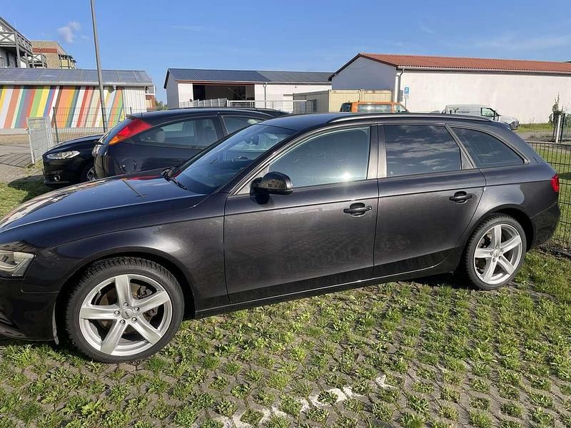 Gebraucht Audi A4 177 PS (130 kW) 2012 Grau Kombi