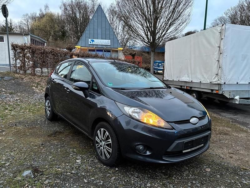 Gebraucht Ford Fiesta 90 PS (66 kW) 2009 Grau Kleinwagen
