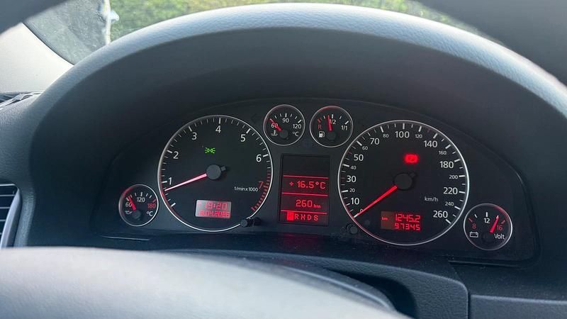 Gebraucht Audi A6 220 PS (161 kW) 2004 Grau Kombi