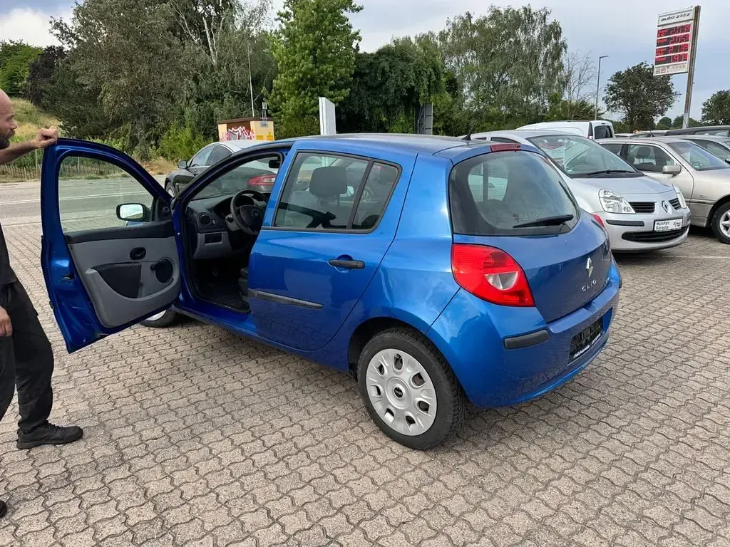 Gebraucht Renault Clio III Authentique 75 PS (55 kW) 2006 Blau Limousine