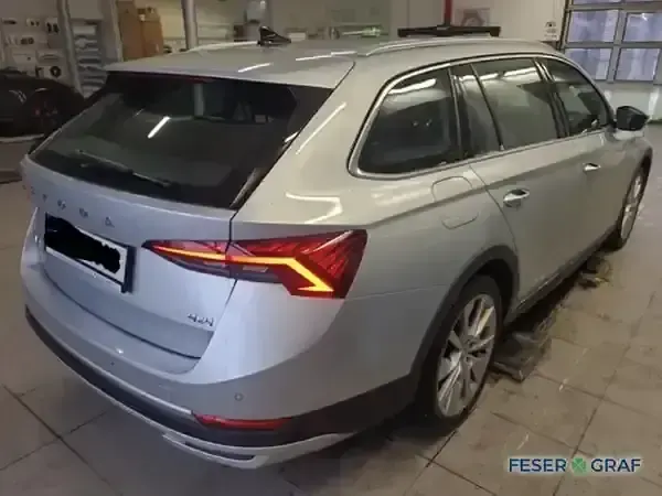 Gebraucht Skoda Octavia 150 PS (110 kW) 2023 Brillantsilber metallic Kombi