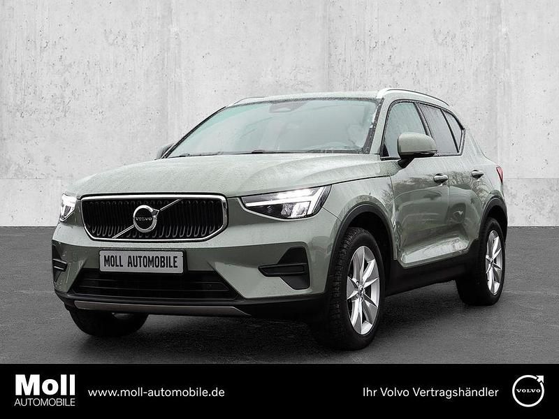 Gebraucht Volvo XC40 Core 163 PS (119 kW) 2023 Gruen SUV