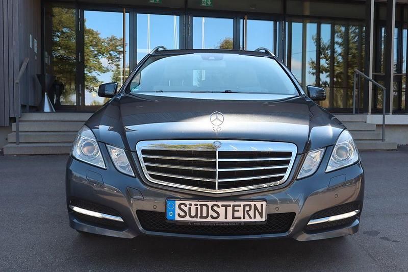 Gebraucht Mercedes E200 184 PS (135 kW) 2011 Grau Kombi