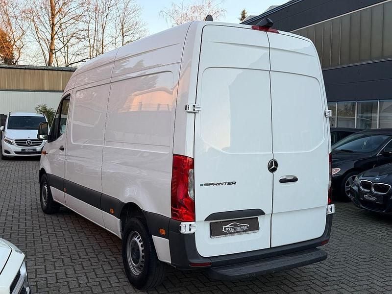Gebraucht Mercedes E-Sprinter 85 kW (116 PS) 2022 Weiß Van