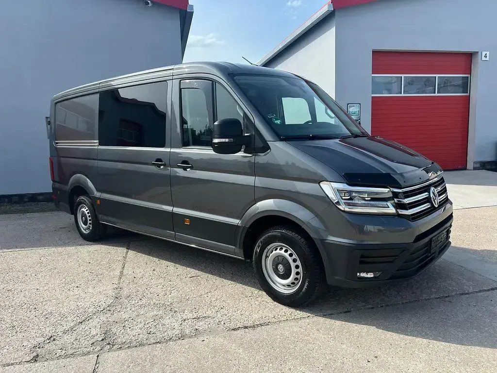 Gebraucht VW Crafter 140 PS (102 kW) 2023 Grau Van