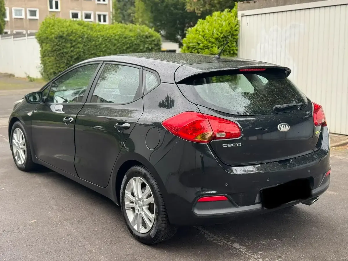 Gebraucht Kia Ceed 128 PS (94 kW) 2013 Schwarz Kleinwagen