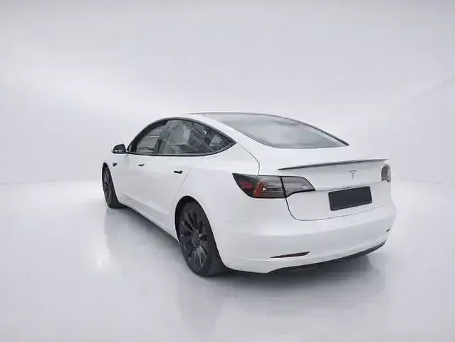 Używany Tesla Model 3 Performance 392 kW (534 KM) 2022 Biały Sedan/Limuzyna