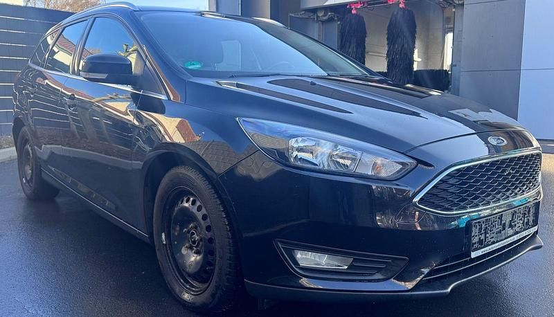 Gebraucht Ford Focus Business Edition 125 PS (91 kW) 2015 Schwarz Kombi
