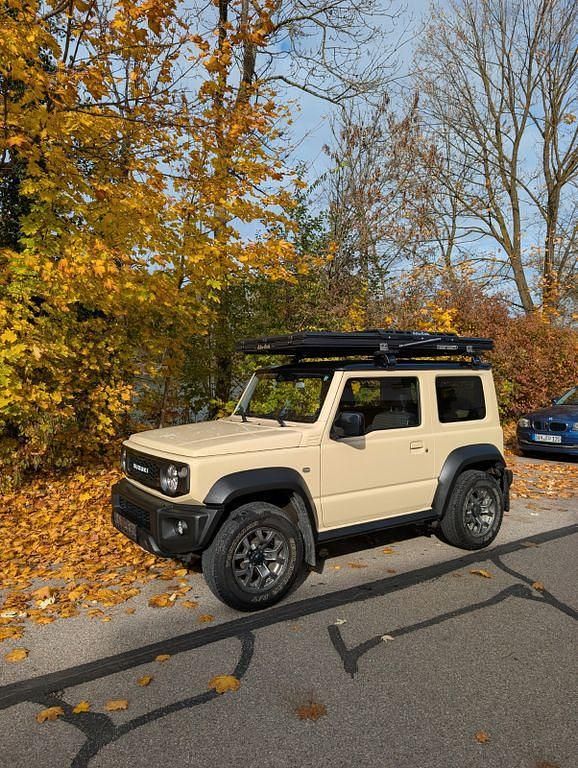 Beige Gebraucht 2019 Suzuki Jimny Comfort+ SUV | 31.500 € (Teuer) - Bild 1/4
