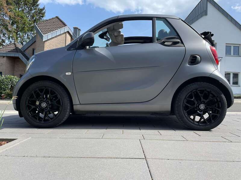 Grau Gebraucht 2017 Smart ForTwo Cabrio Prime Cabrio | 14.750 € (Etwas zu teuer) - Bild 1/4
