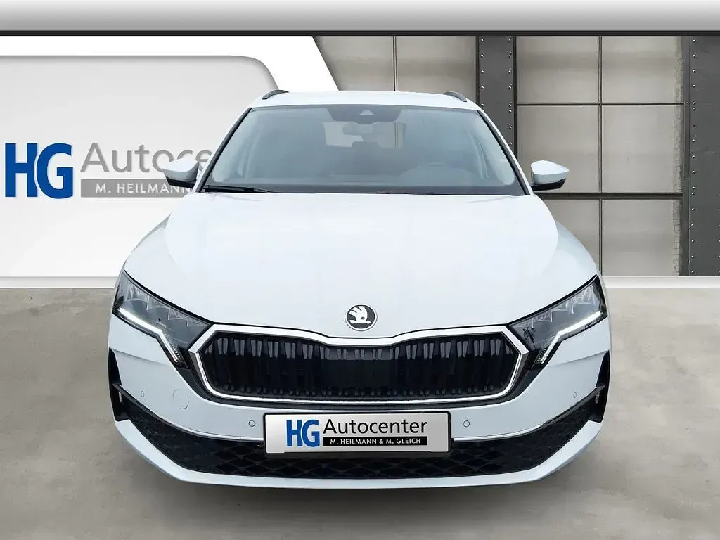 Neu Skoda Octavia 150 PS (110 kW) 2026 Moon white Kombi