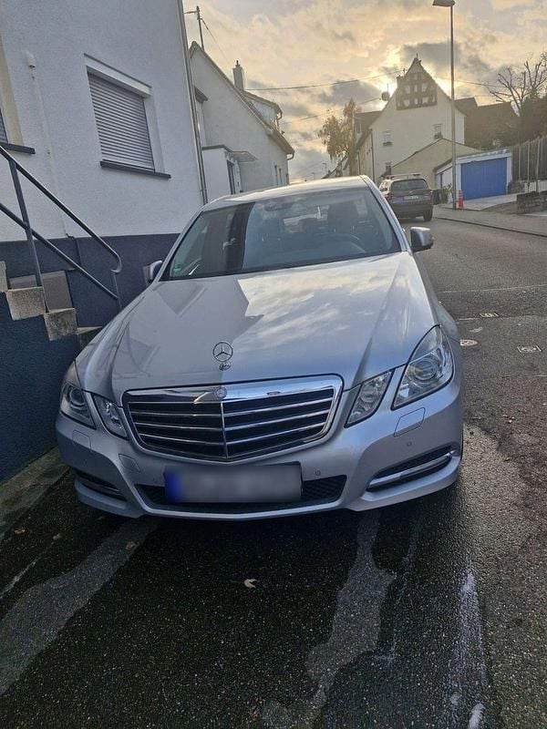 Gebraucht Mercedes E200 Elegance 184 PS (135 kW) 2010 Silber Limousine