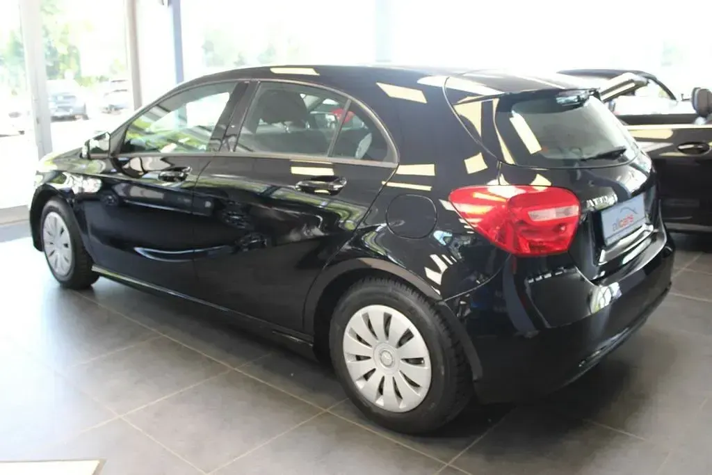Gebraucht Mercedes A180 122 PS (89 kW) 2014 Nachtschwarz Kleinwagen