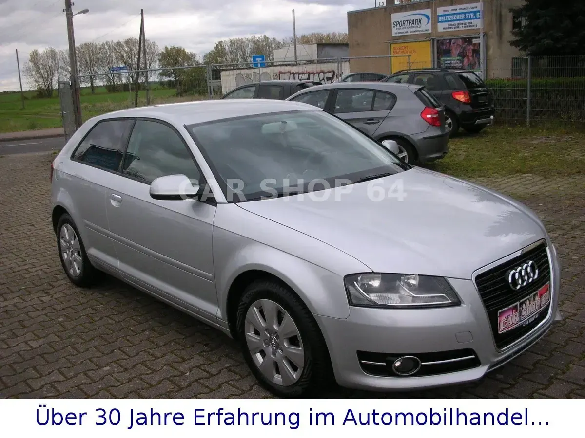 Używany Audi A3 Attraction 105 KM (77 kW) 2011 Srebrny Hatchback
