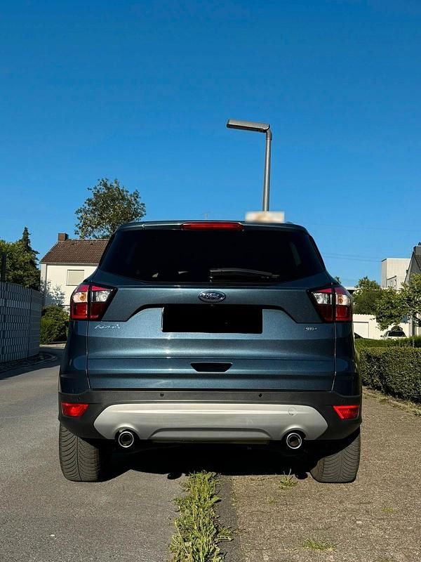 Gebraucht Ford Kuga Titanium 150 PS (110 kW) 2019 Blau SUV