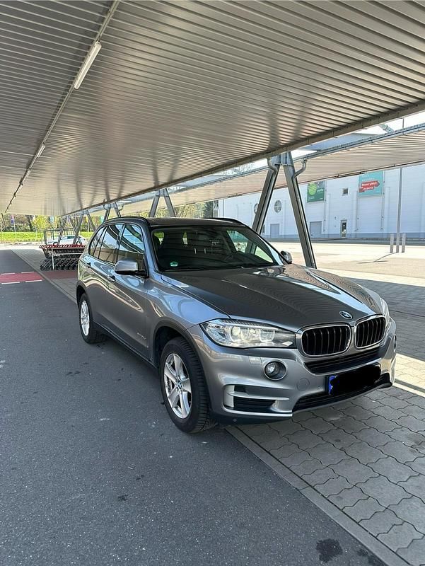Grau Gebraucht 2016 BMW X5 Comfort Edition SUV | 17.599 € (Superpreis) - Bild 1/4