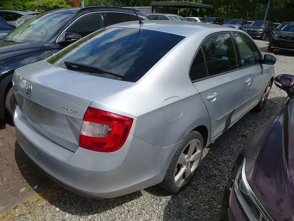Gebraucht Skoda Rapid Elegance 86 PS (63 kW) 2014 Silber Kleinwagen